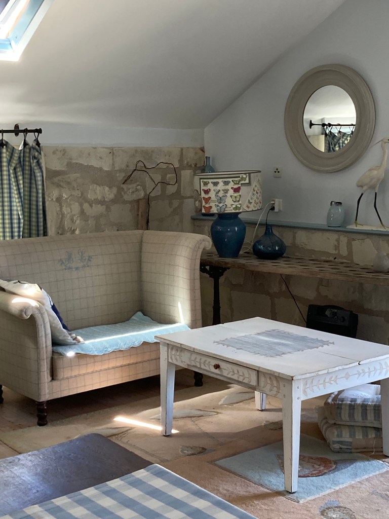 Détail du salon de la maison bleue