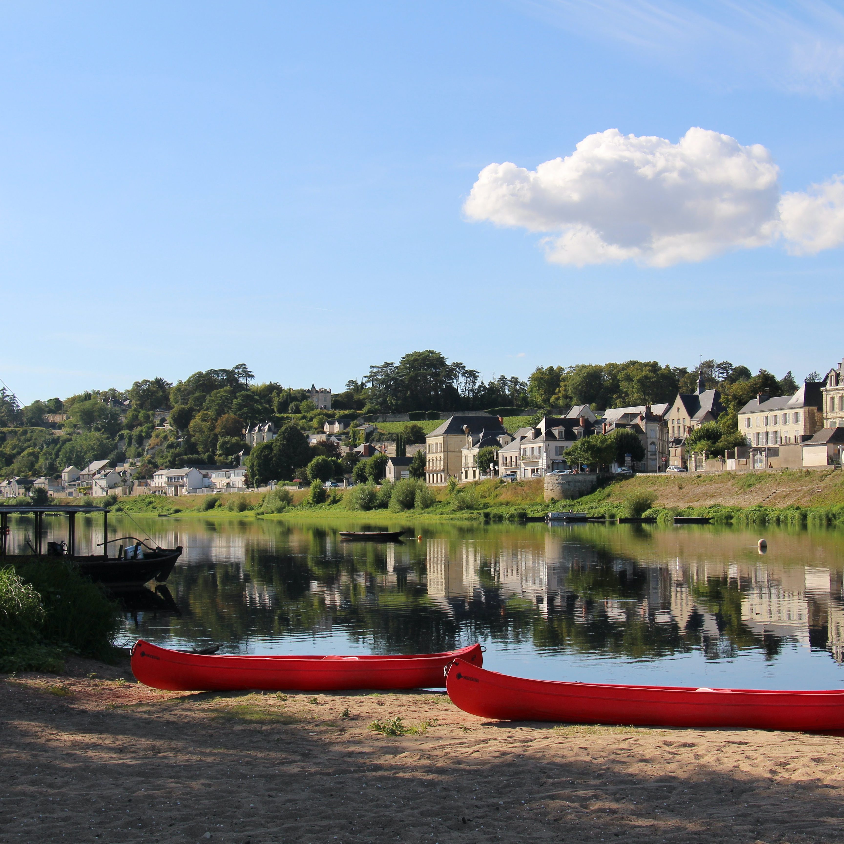 Canoes devant Chinon